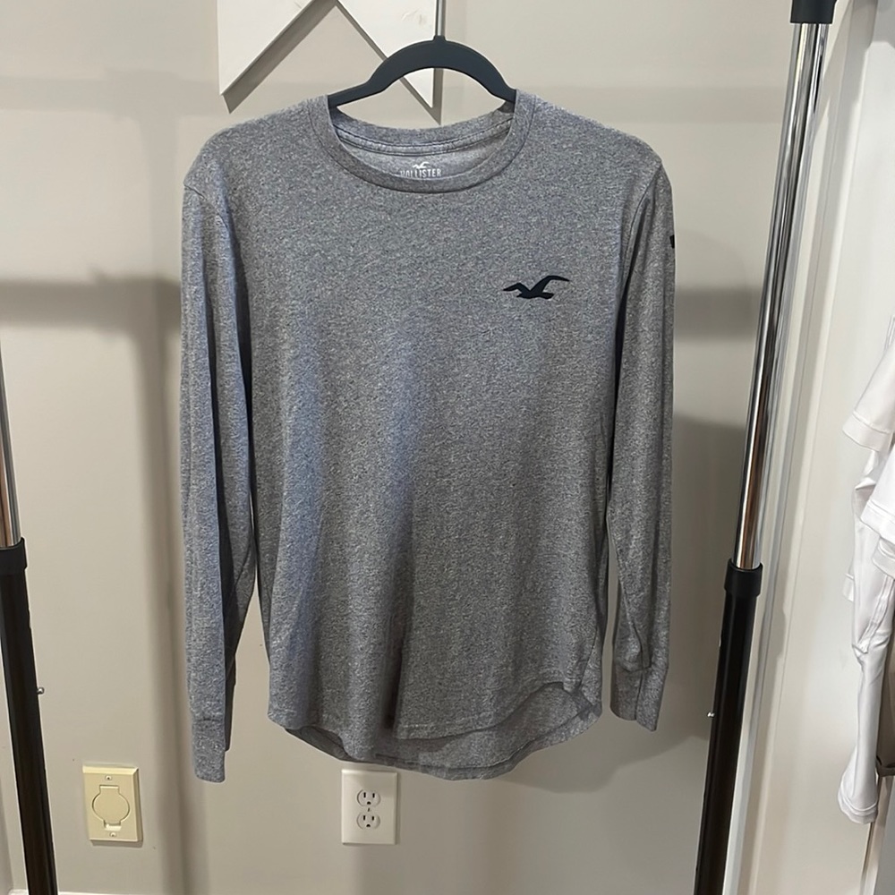 Grey Hollister shirt.
